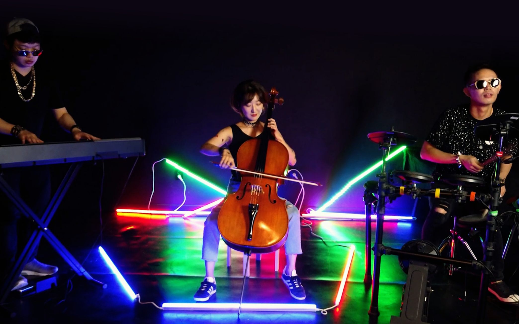 大提琴乐队翻奏《dance monkey》,真是魔性神曲啊