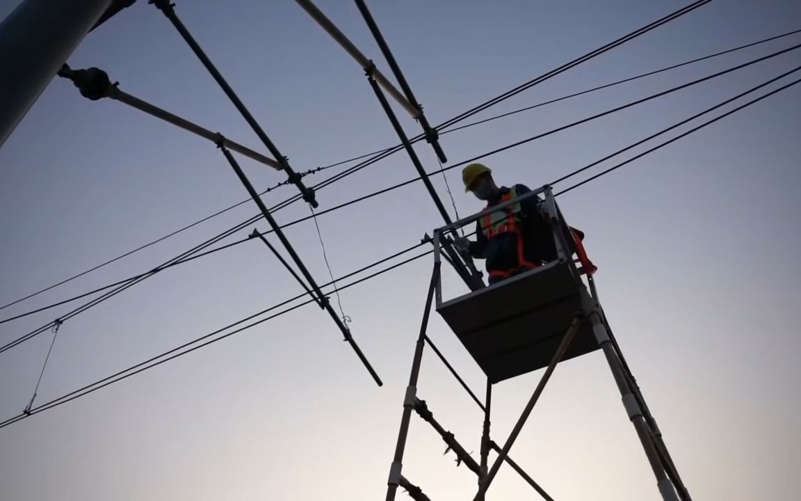 【长沙地铁】地铁人的一天︱接触网工程师:让列车平稳行进的动能保障者哔哩哔哩bilibili