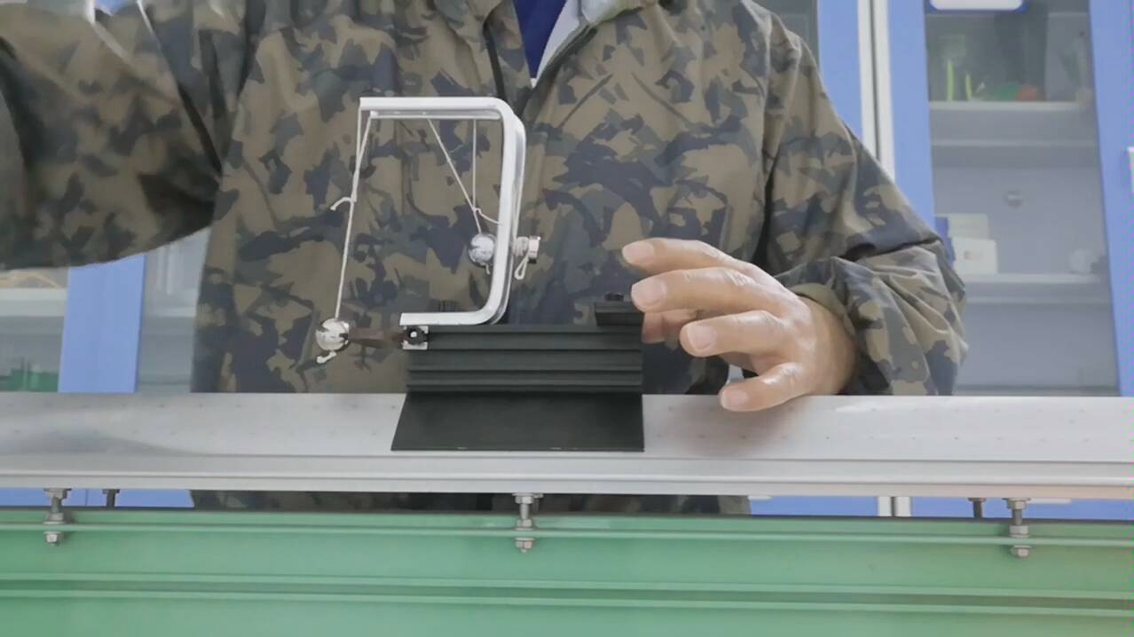 气垫导轨上的动量守恒