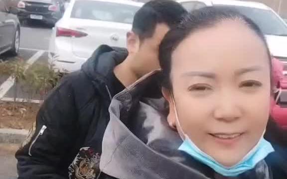 [图]儿是娘的连心肉，不能自理娘发愁，走那带那娘放心，把儿撇家娘心揪