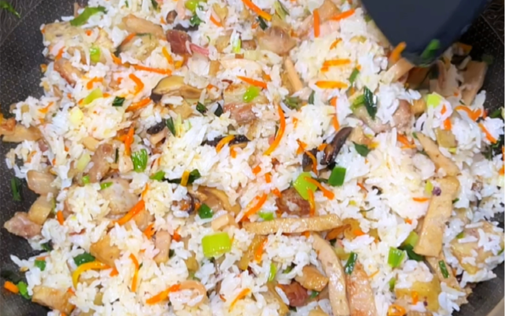 我妈做的鱿鱼香菇戈饭我能吃一辈子!按照这个搭配做真的太香啦!