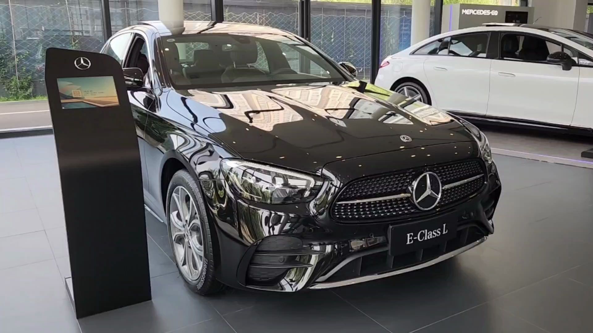 小米su7上市了,听说奔驰也降价了?奔驰e,优惠13万,你要吗?