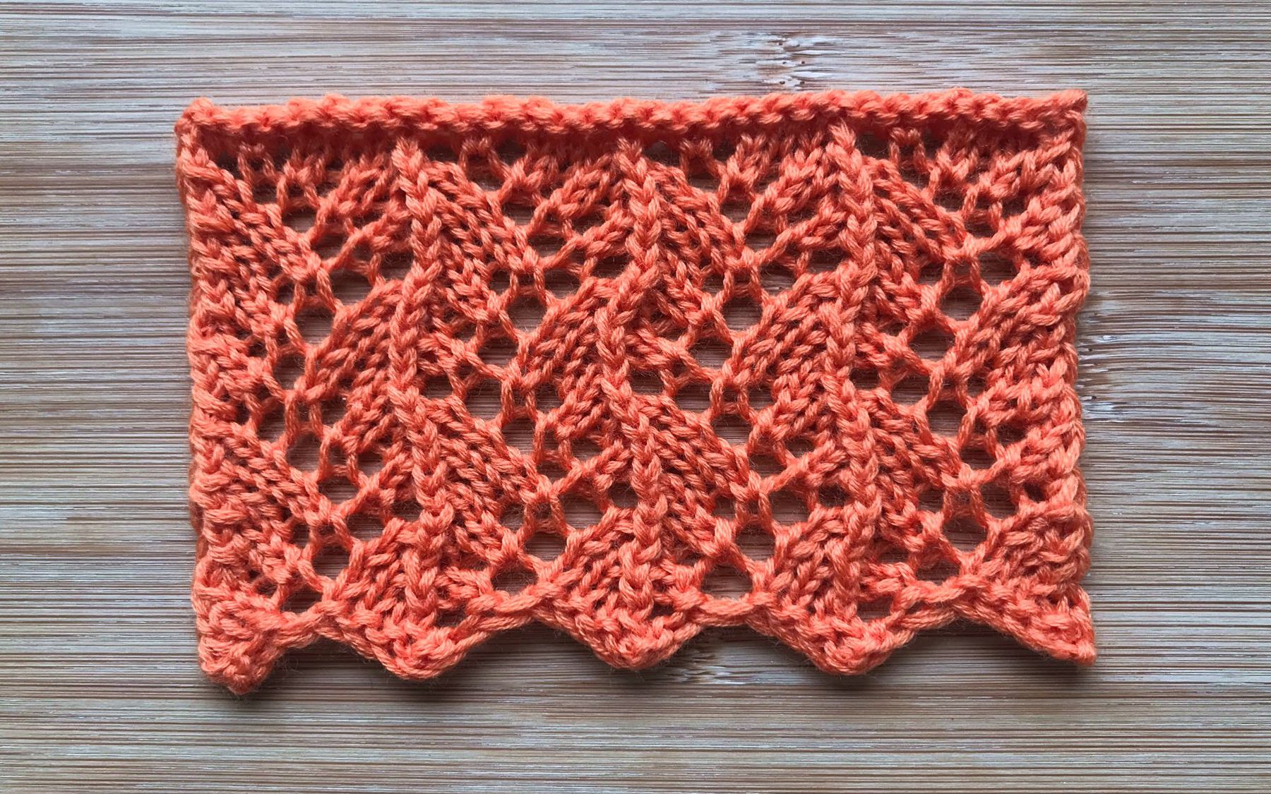 精致立体的镂空竖纹花样,像叶子也像羽毛,很美的围巾花样