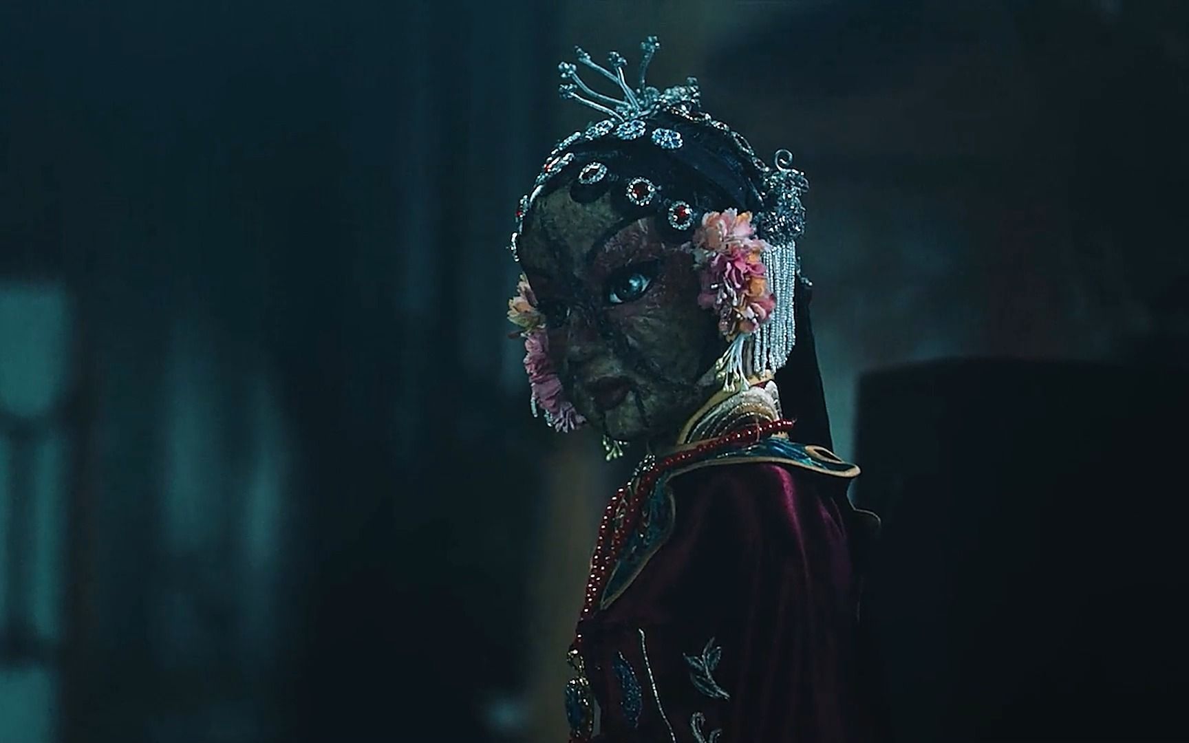 最新中式民俗恐怖电影《灵偶》,外面的东西千万别捡回家