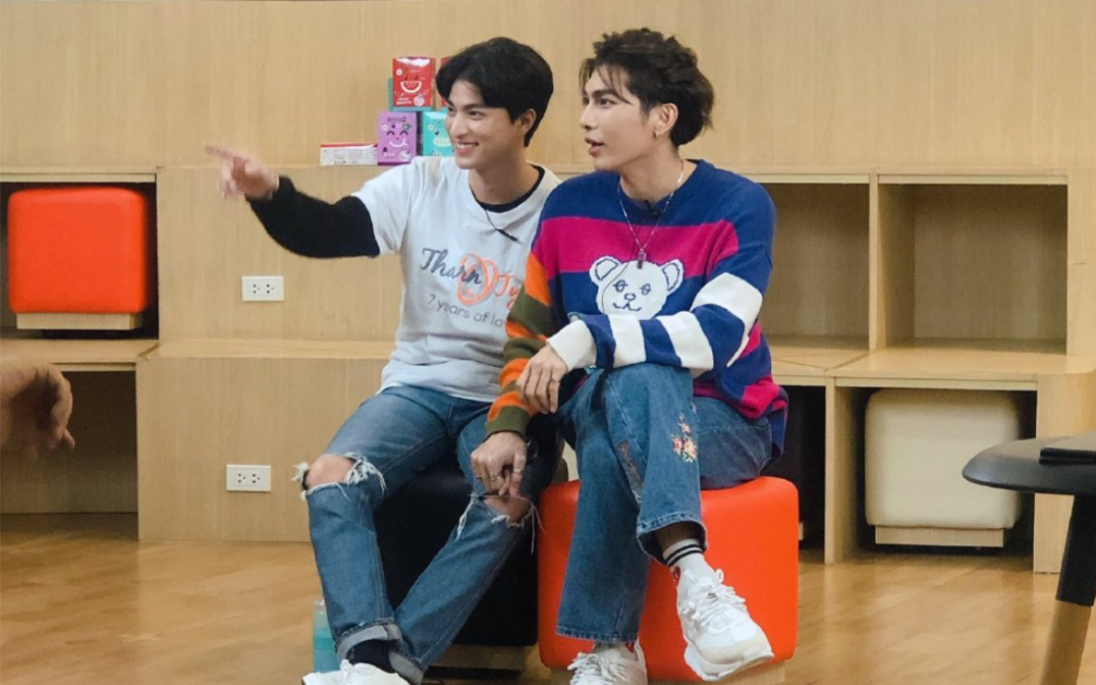 泰翻中字201106mewgulf与爱同居2直播cut又偷偷的牵手手mewgulf姐妹团