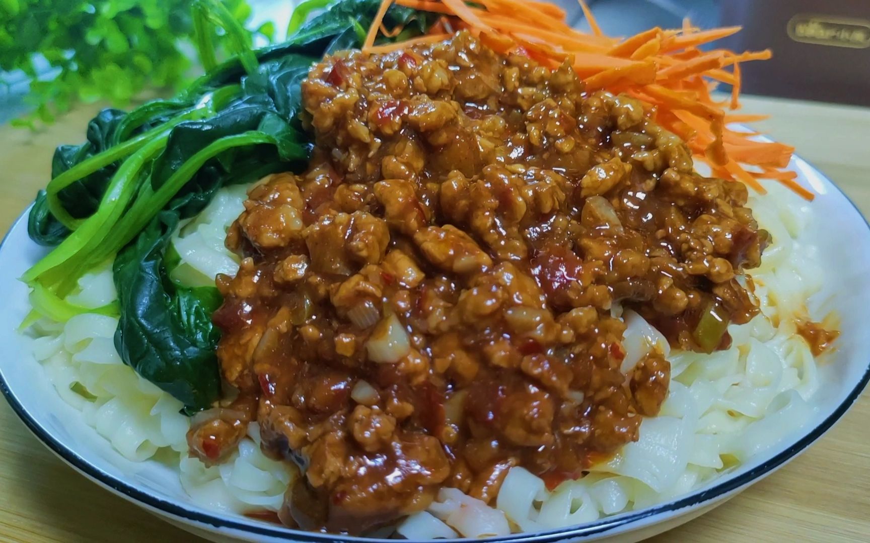 婆婆做青海干拌杂酱面30年做法简单,酱香味十足不输北京杂酱面