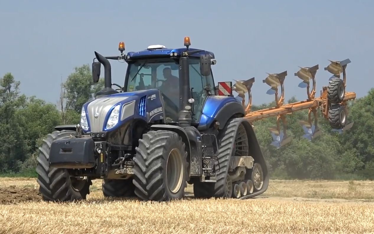 435半履带式拖拉机,挂载翻转犁翻地_哔哩哔哩 (゜-゜)つロ 干杯