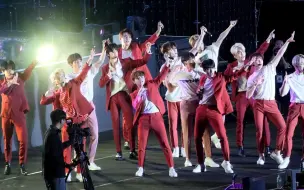 Descargar video: SEVENTEEN 190525高丽大学校庆 6首连唱高清舞台直拍