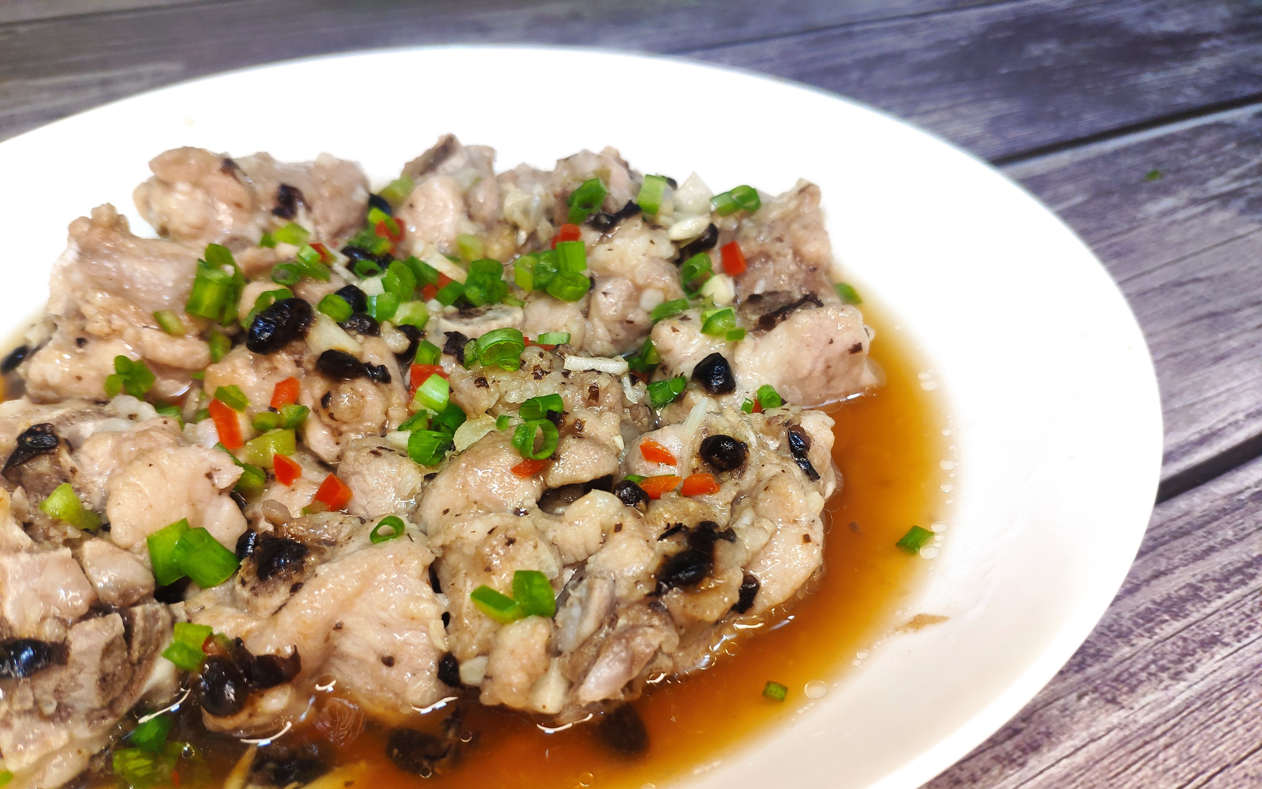 广东家常菜代表名菜豉汁蒸排骨做法简单又好吃排骨嫩滑入味