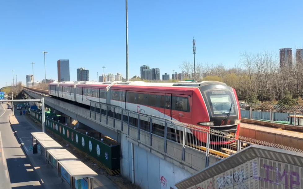 机场最后一抹红!首都机场线最后一组厂修前的qkz5-l110通过四元桥入地