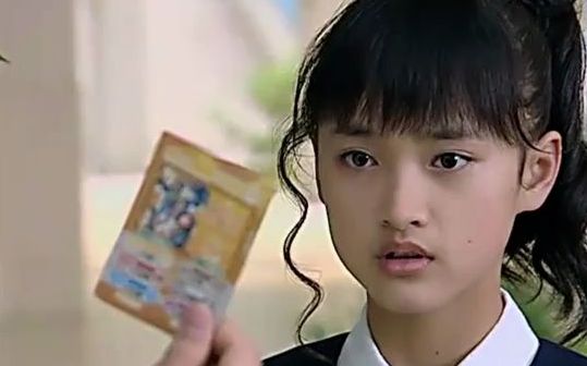 【爆丸】姜桠风拿出这张卡片对龙凌音说,打败我你就能知道你不知道的