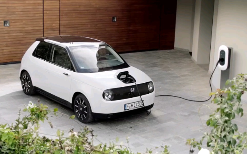 本田电动迷你汽车honda e试驾