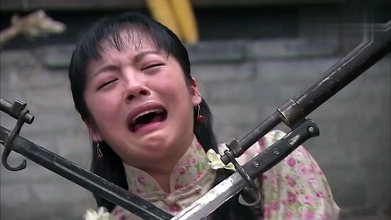 影视:鬼子为了抓八路,竟对无辜百姓下手,真是灭绝人性
