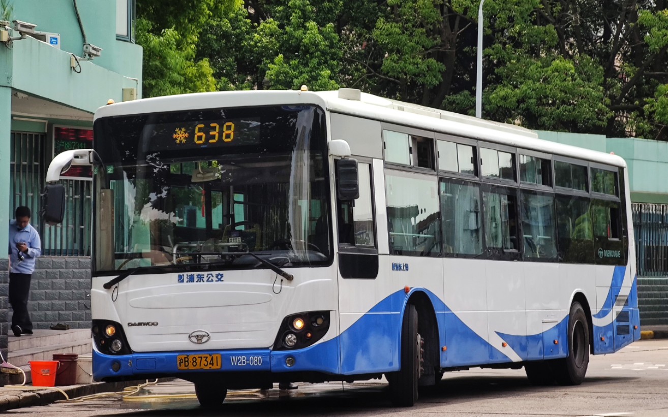 水箱漏水的浦东上南公交w2b-080(sxc6120g3a)退出运营并回场