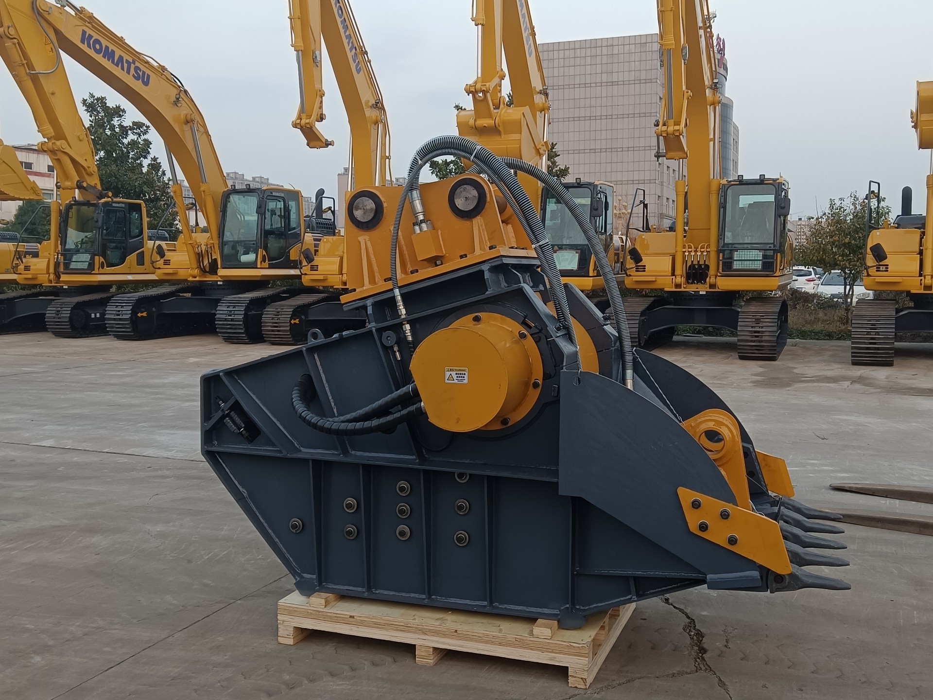 挖掘机移动破碎斗,混凝土破碎斗,现场实拍