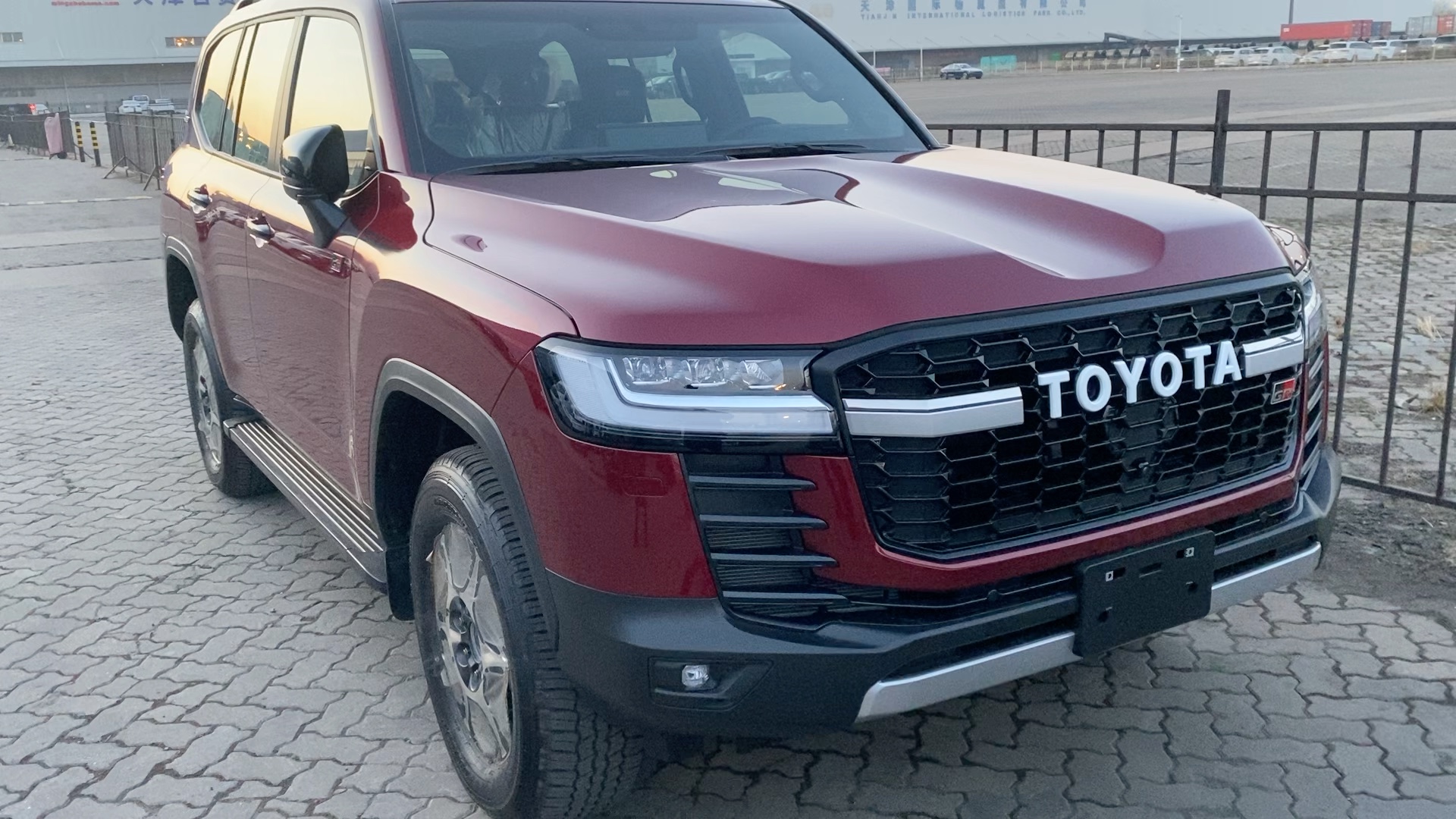 新款酷路泽lc300 gr运动版次顶配