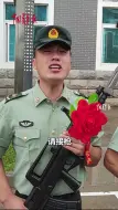 Descargar video: 老兵退伍，交枪仪式让人泪目！