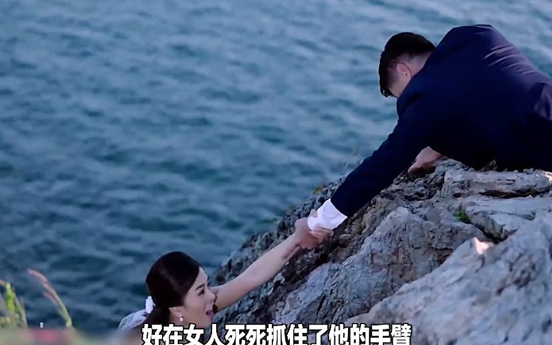 [图]男人拍婚纱照，竟然把怀孕的未婚妻推进海里