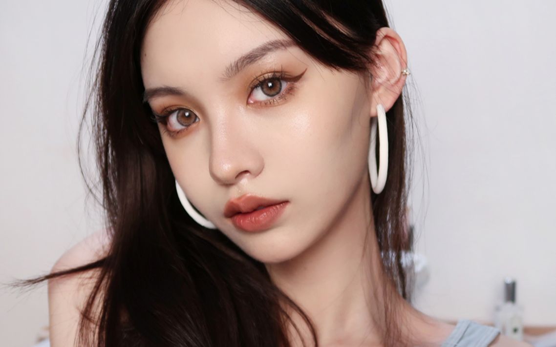 气场三米八冲出屏幕到你家酷妹必学的超a轻欧美妆请查收