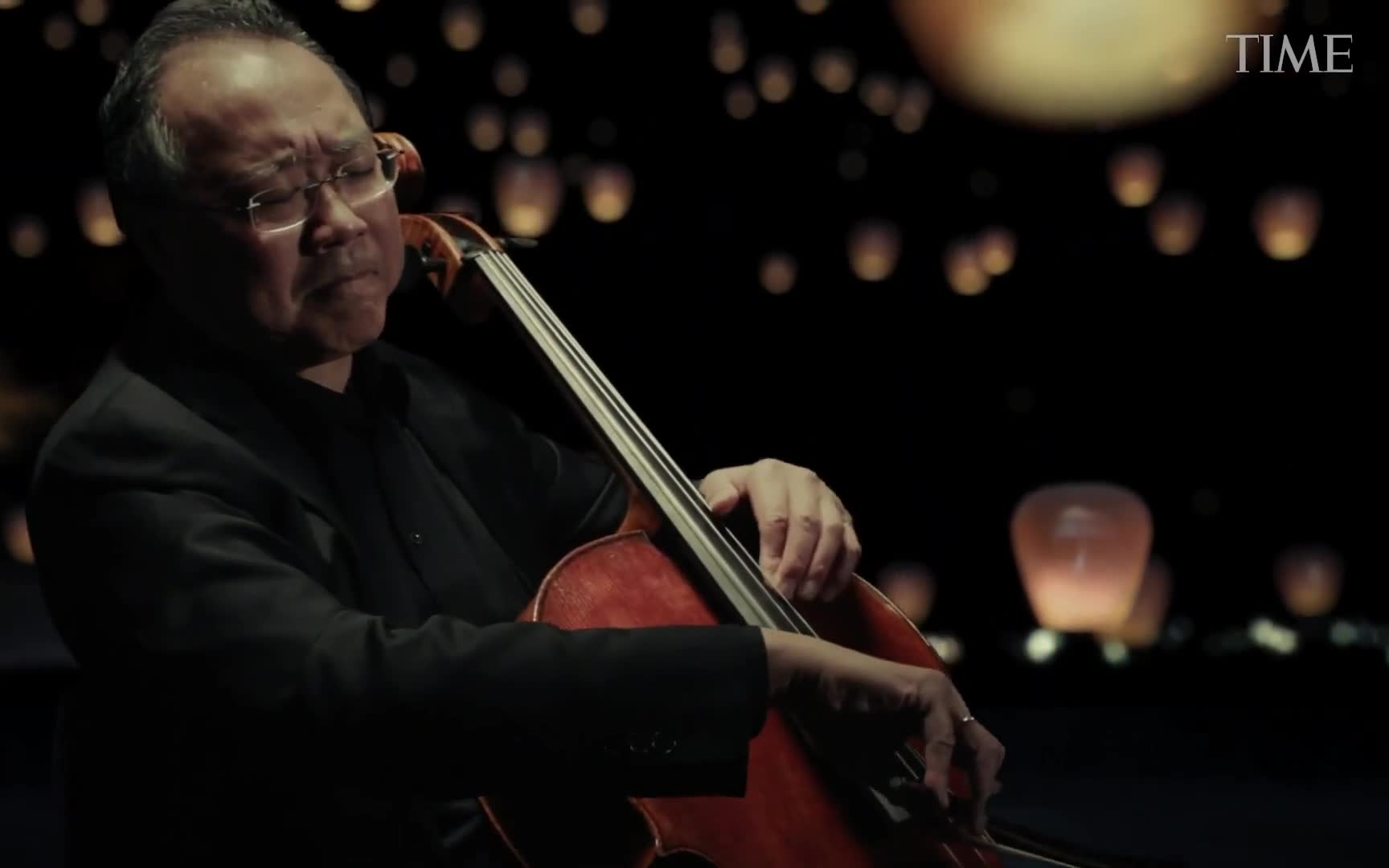 群星陨落的2020,马友友现场演奏缅怀逝者,第一秒就让人泪崩