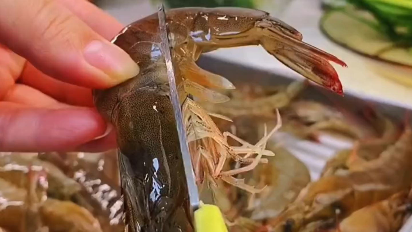 美食制作:香辣虾面