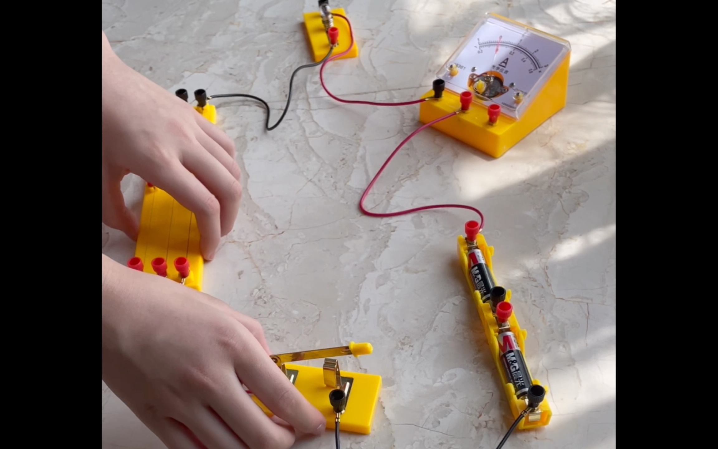 九上物理实验 探究影响导体电阻大小的因素