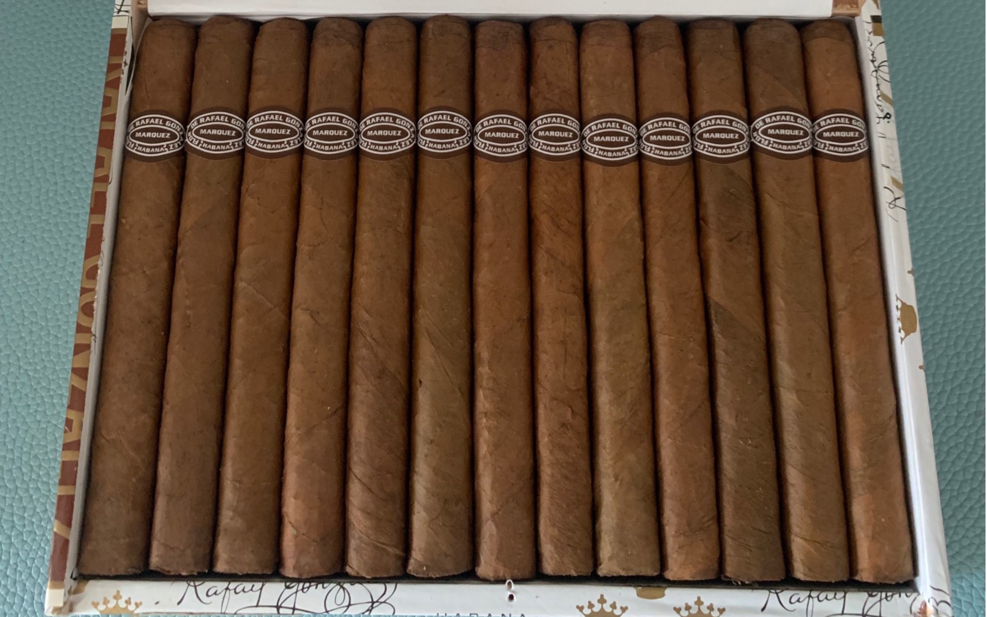 开一盒古巴雪茄 拉斐尔 宾丽特级_哔哩哔哩_bilibili