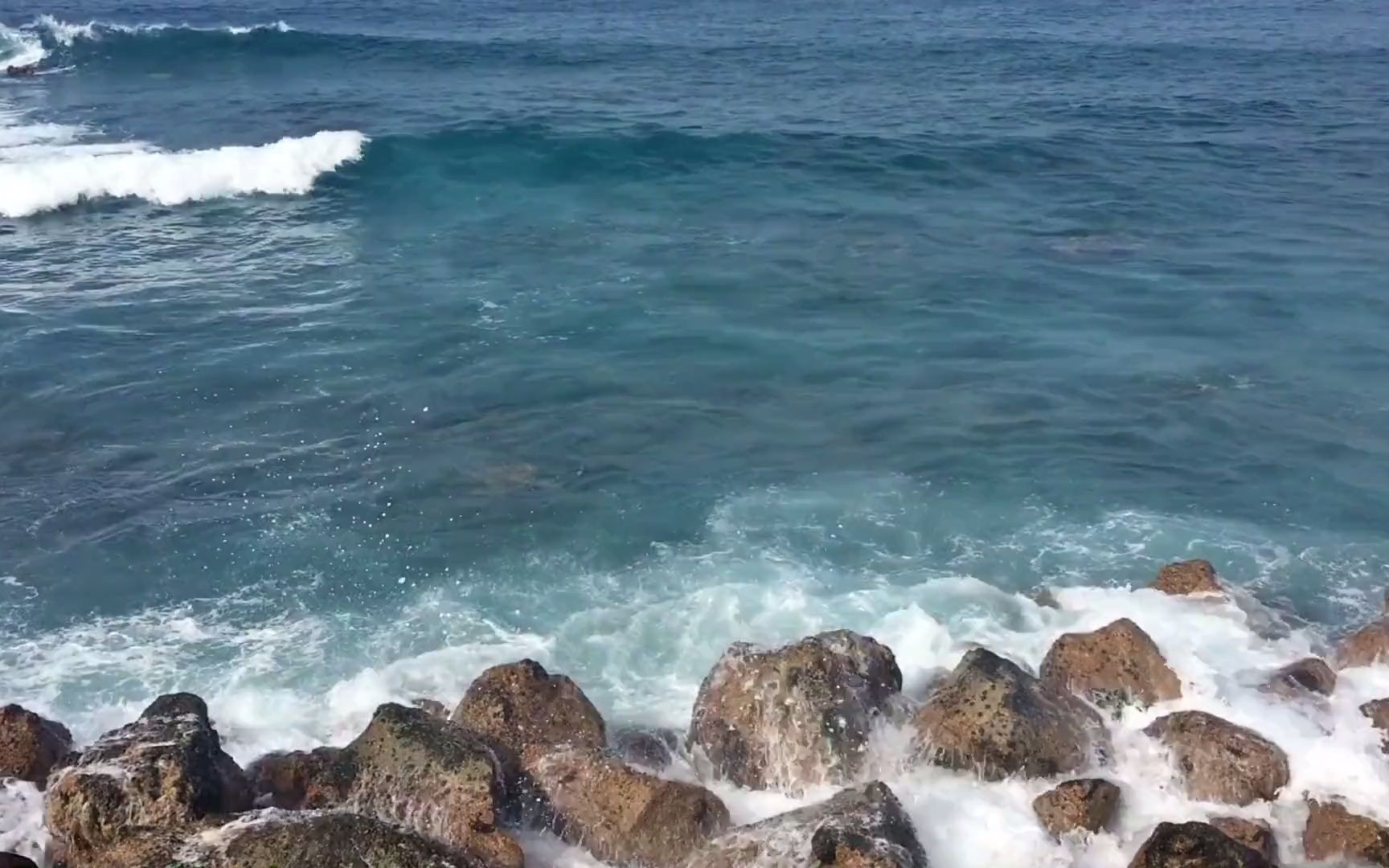 [图]空镜头视频 海浪礁石海洋海水海岸 素材分享