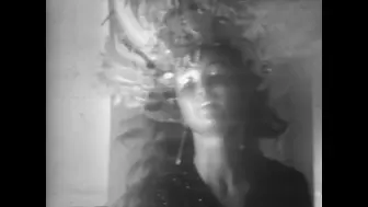 Video herunterladen: 实验短片 - 有机甜心的视觉心灵感应 Organic Honey's Visual Telepathy (1972) - Joan Jonas