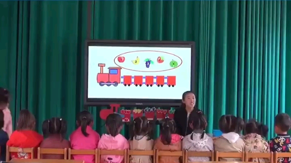 [图]幼儿园公开课｜中班数学《水果列车》|||幼儿园中班数学