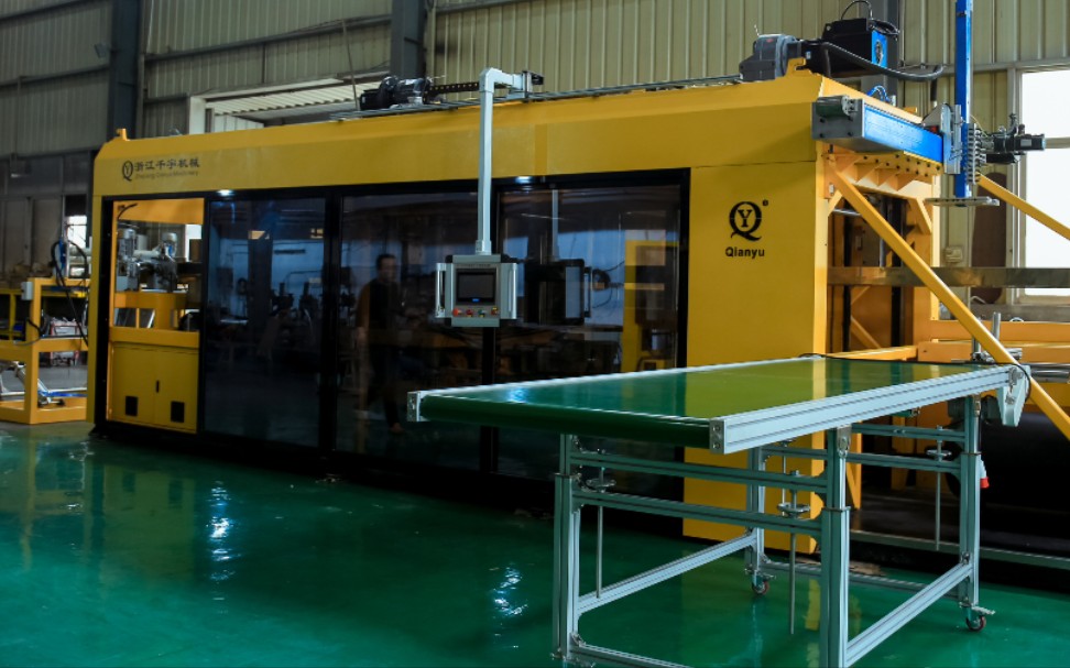 千宇全伺服全自动正负压兼负压一体高速吸塑热成型机!