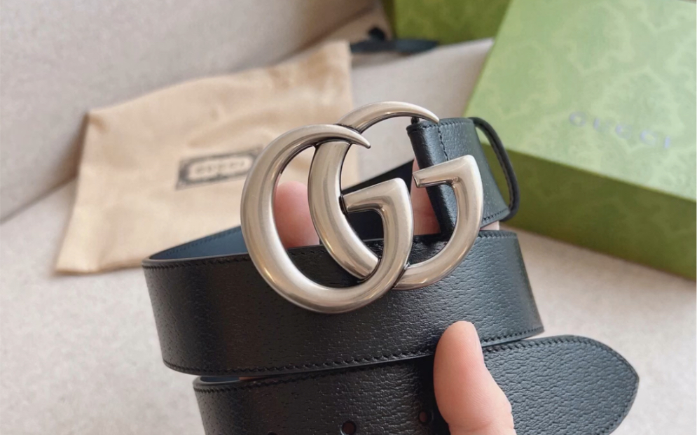 介绍一下高仿gucci古驰小牛皮腰带采用热压制作,以获得野猪皮效果