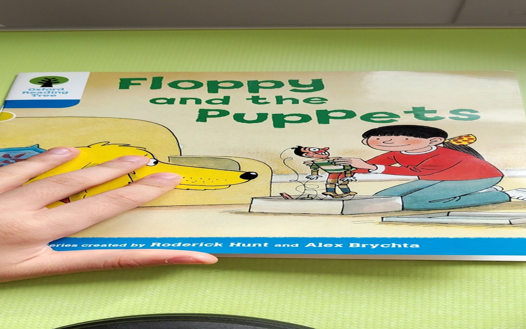 3 floppy and the puppets