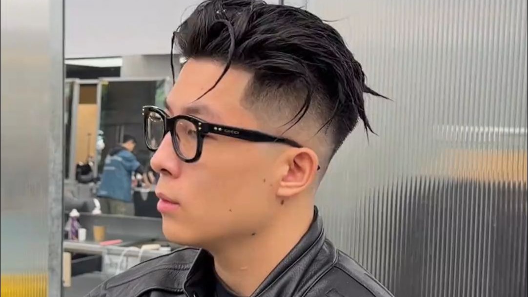 留背头的兄弟们打理可以参考一下，造型感拉满