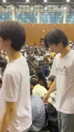 Download Video: 狠狠心动了！【宋亚轩中戏路透】是不是又憋不住笑了 ！暗恋的学长从你面前经过！哎哟我的小猪