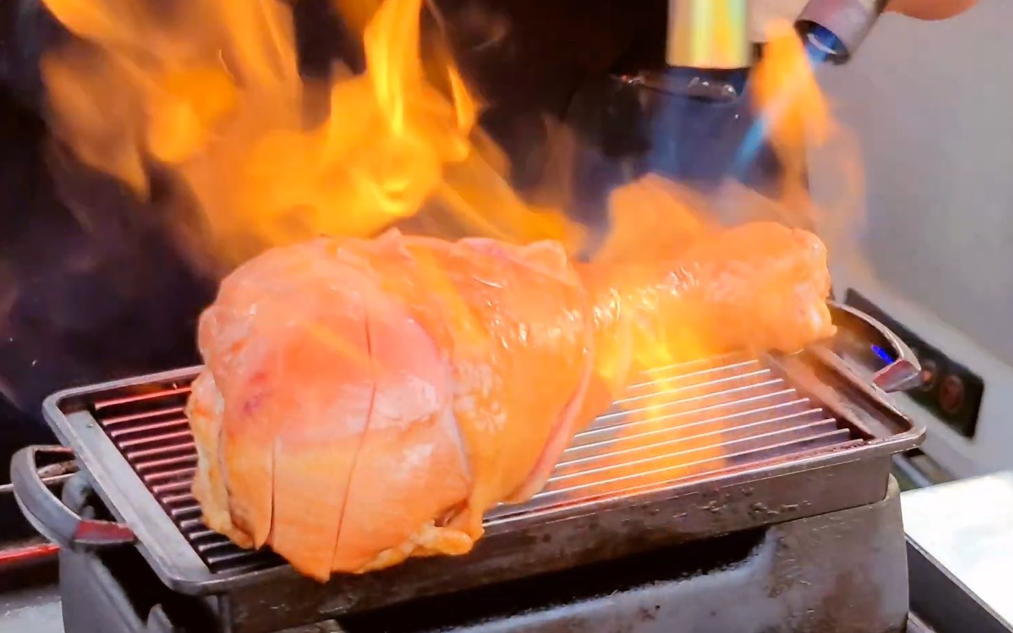 活动  3斤重的火鸡腿,先烤后炸只需60块,味道太无敌了!