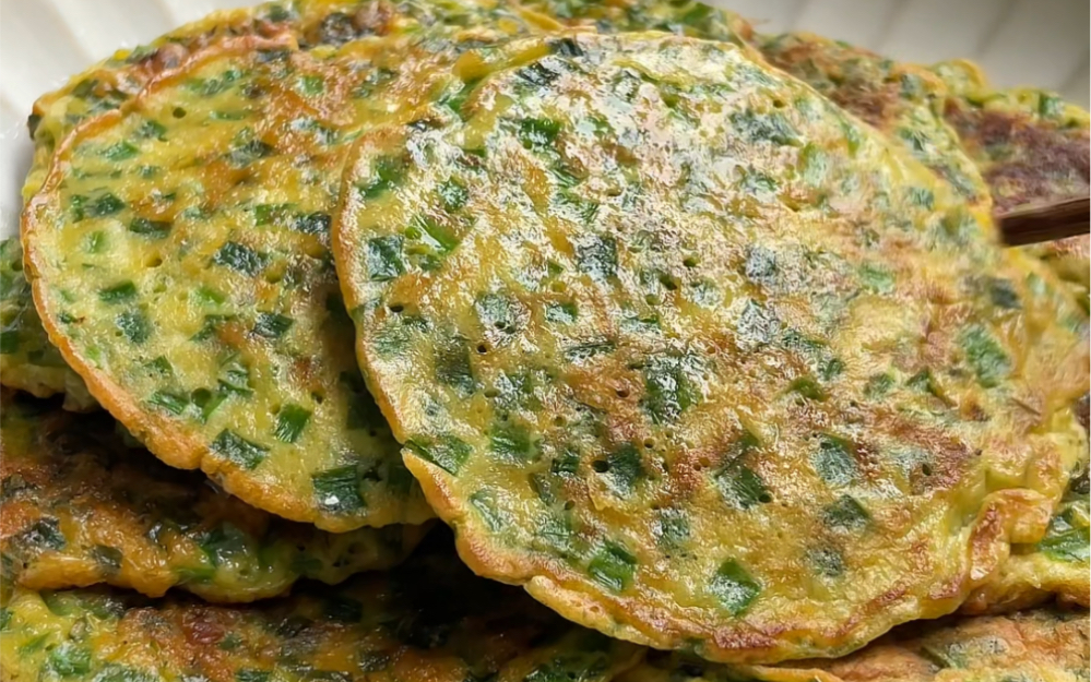 早起2分钟用韭菜给孩子做粉韭菜煎饼 简单方便又营养#韭菜鸡蛋饼