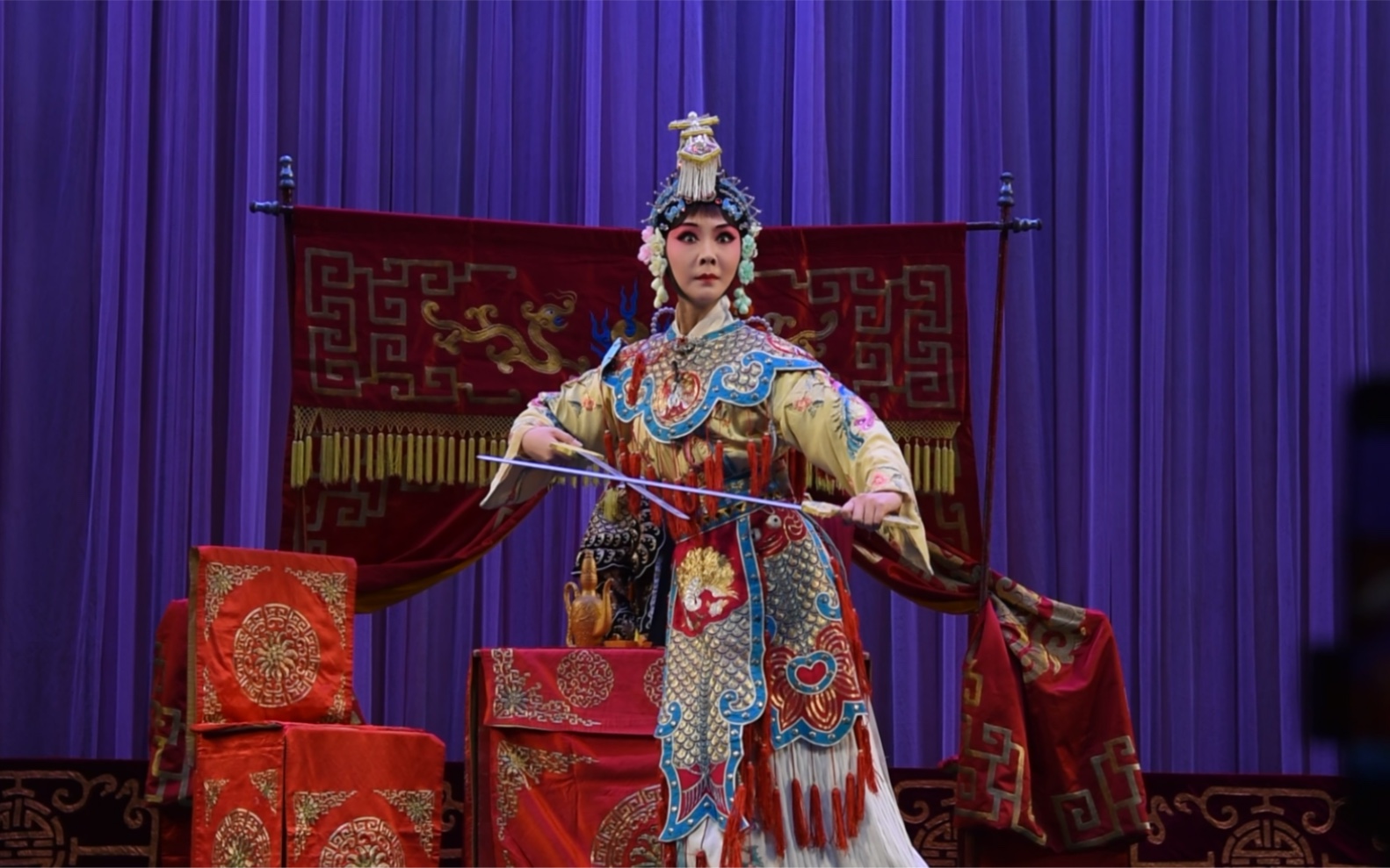 3北洋大戏院·济南市京剧院《霸王别姬》虞姬(吴倩饰演)舞剑片段_哔哩