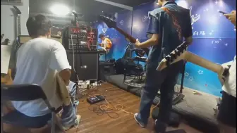 Download Video: 【轮盘指标乐队】鉴赏一下中学生乐队的blues rock jam什么水平