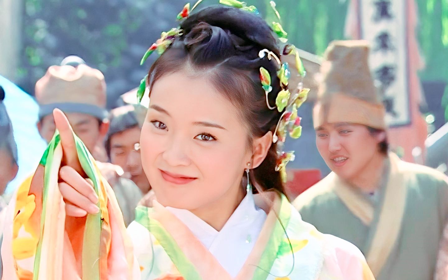 都是王艳演的,我却更喜欢纸素秋,行侠仗义,侠女风范!