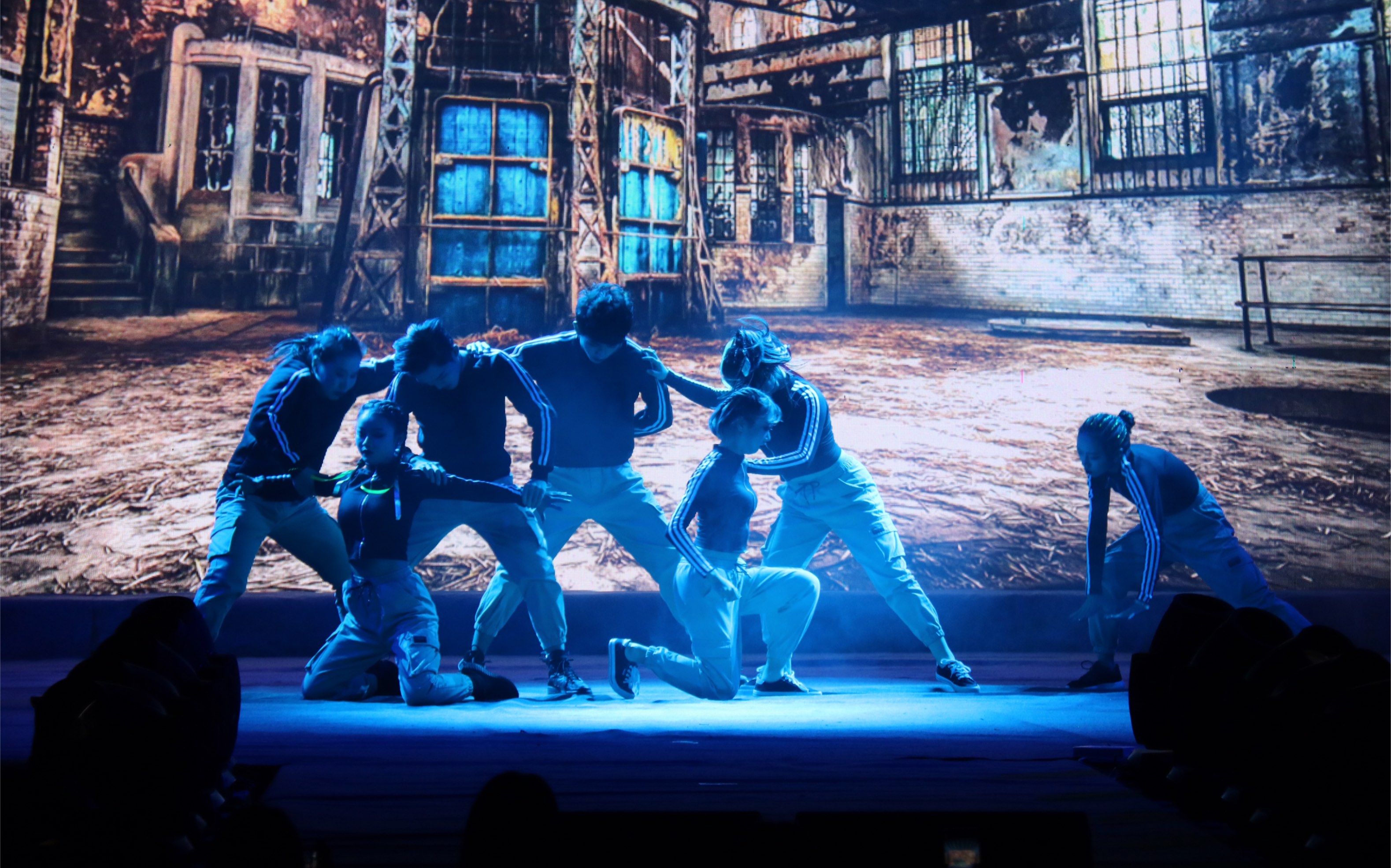 【安徽财经大学-大学生艺术中心街舞团】第三十届校园十大歌手开场舞