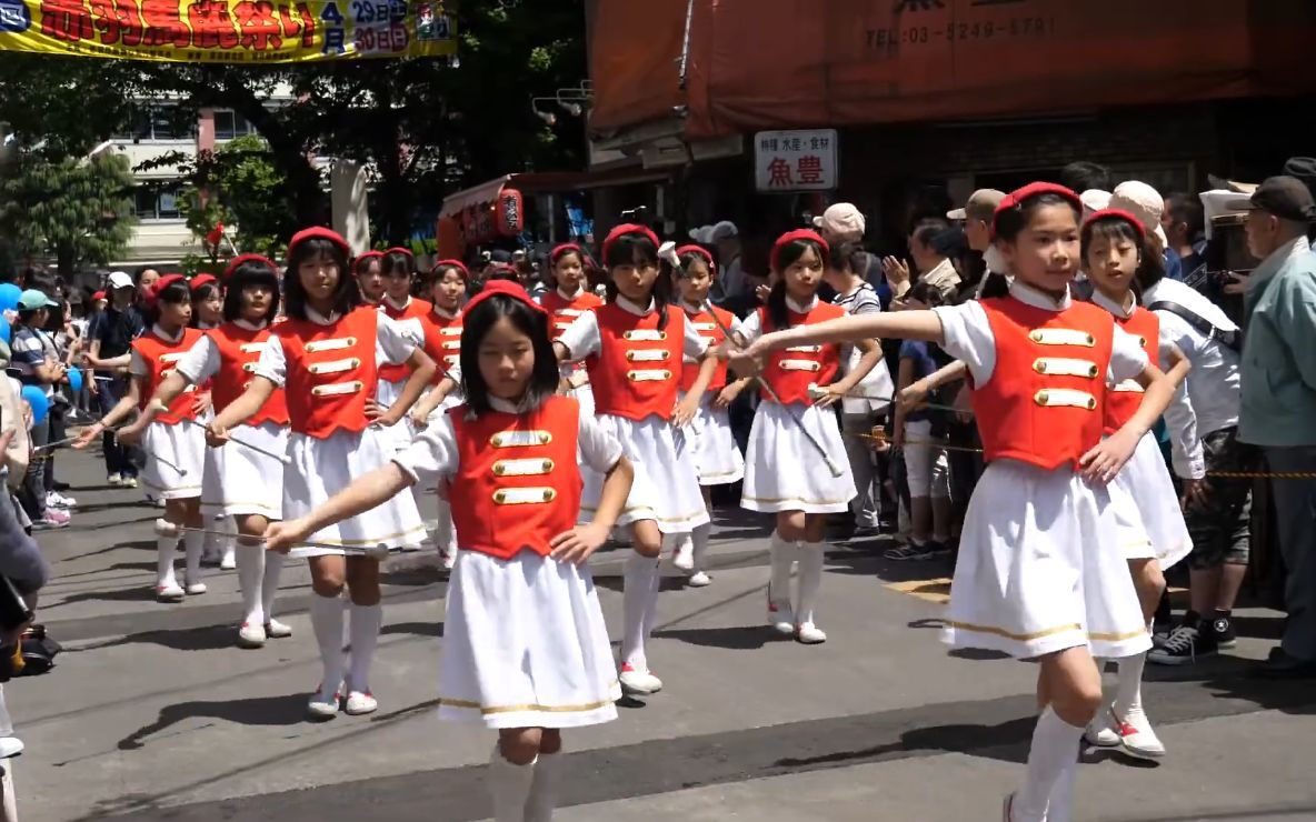 日本小学校舞棒部   行进乐队   旗队 行进游行