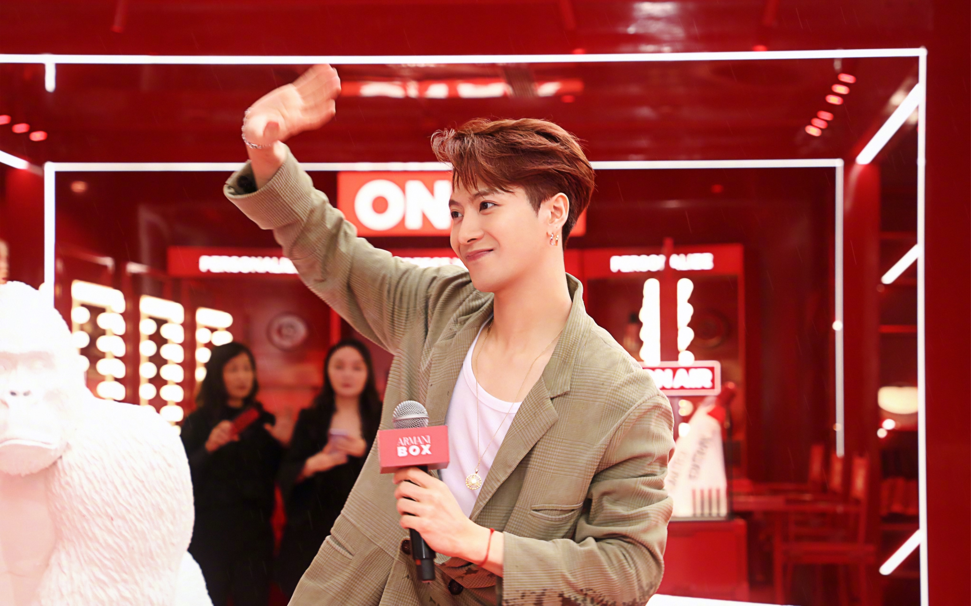 【王嘉尔】9月29日长沙阿玛尼官方,饭拍合集