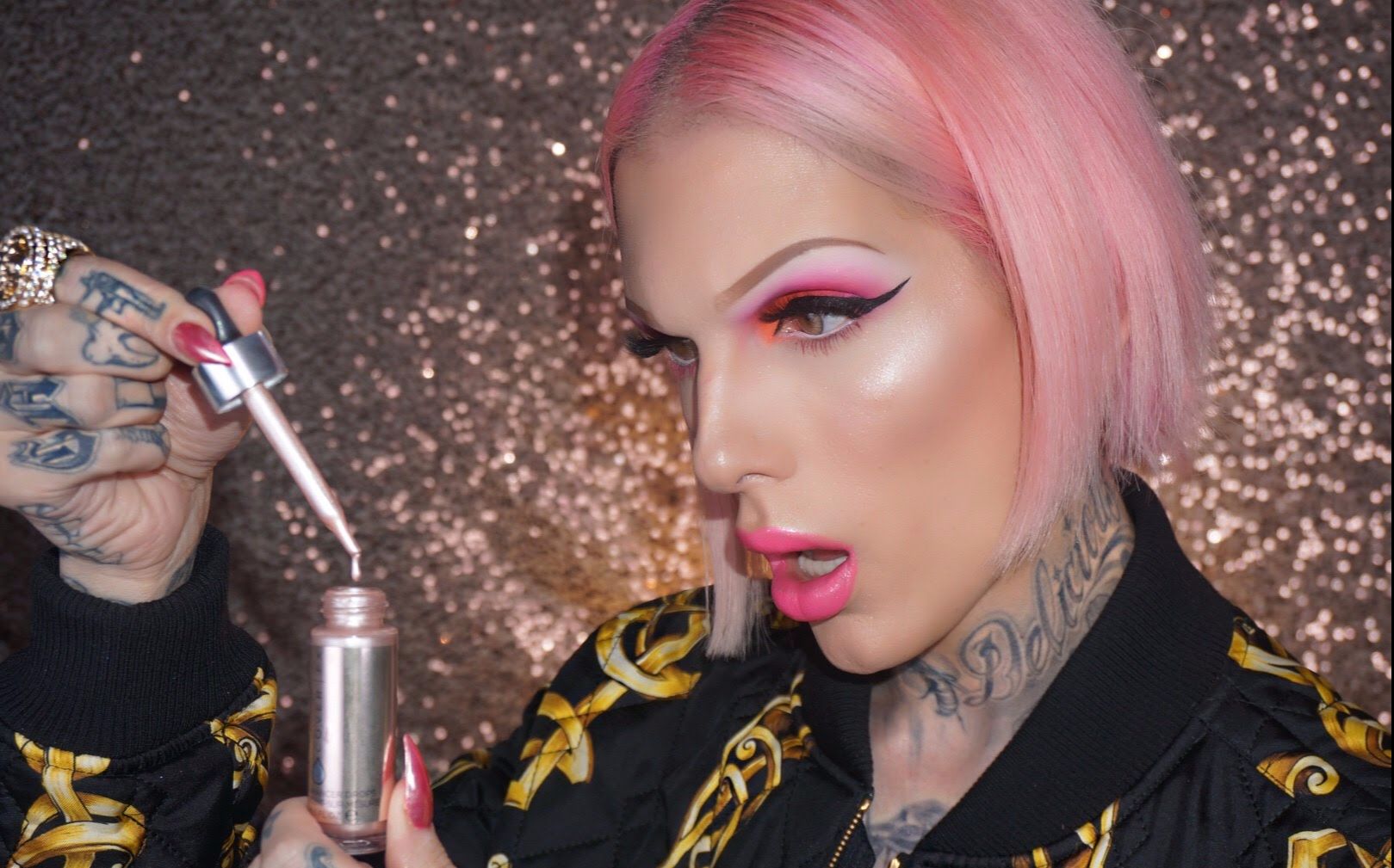 【jeffree star】最适合j姐的颜色,果然还是骚粉色@唯美美妆