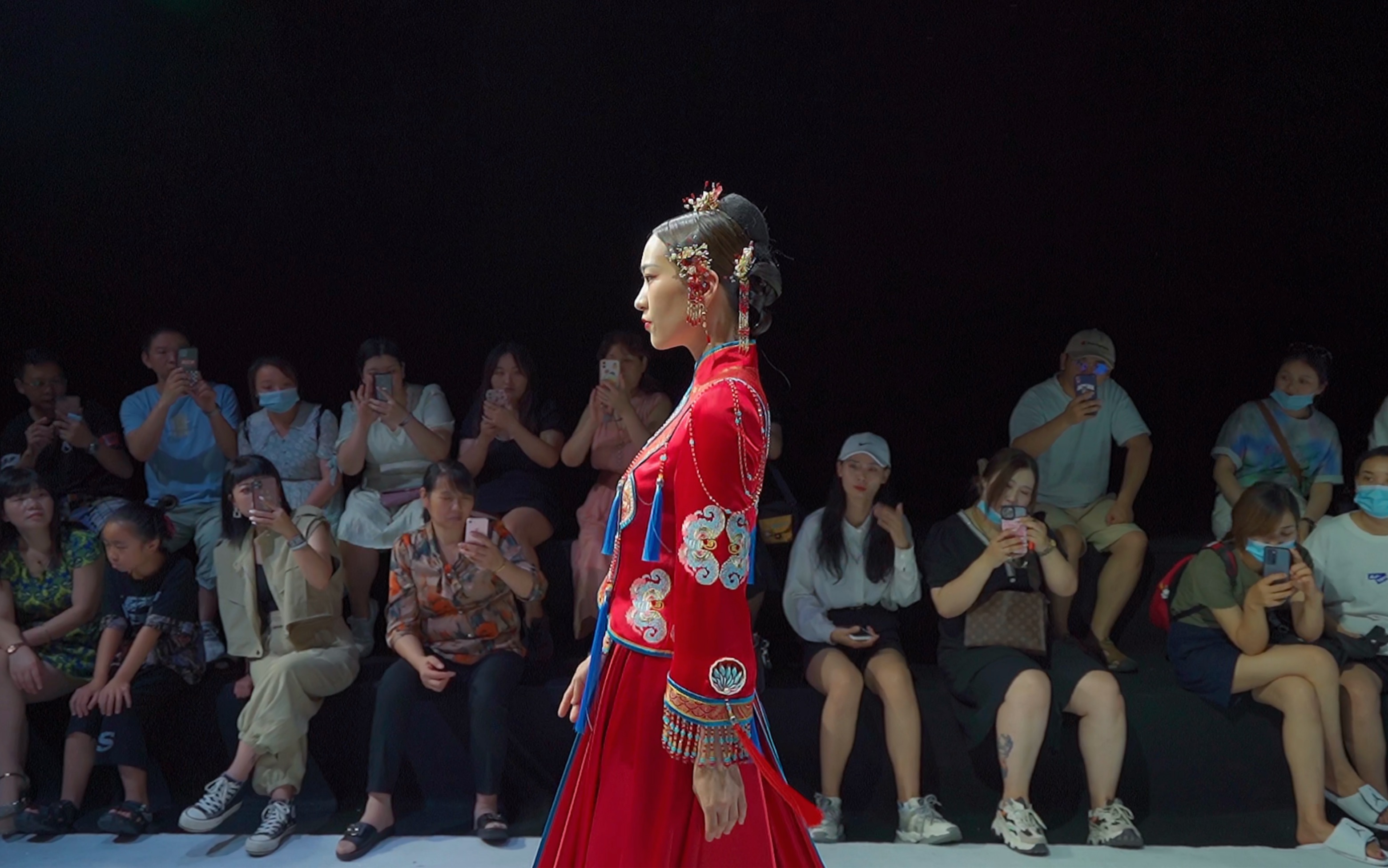 新中式嫁衣……走秀