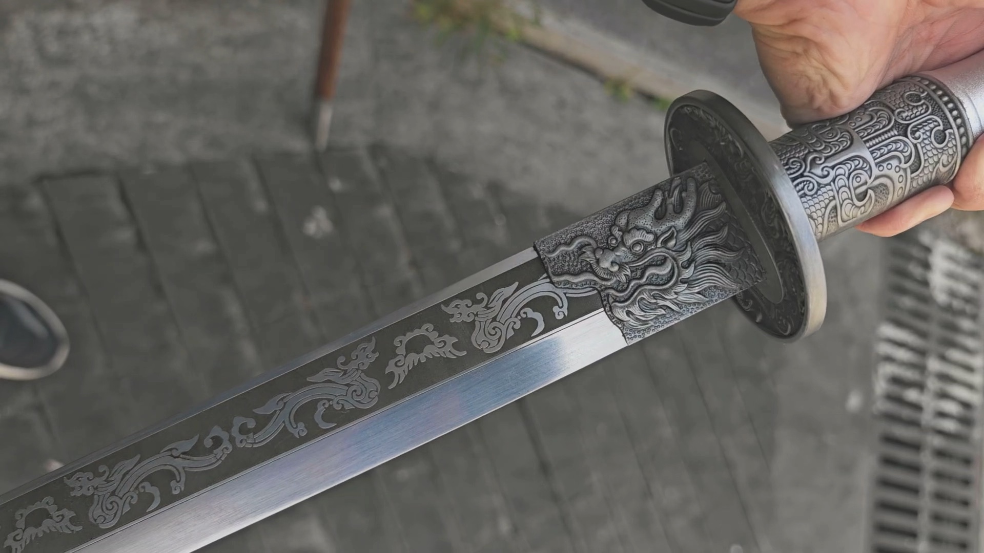 龙雀唐刀,高性能锰钢,花梨木鞘