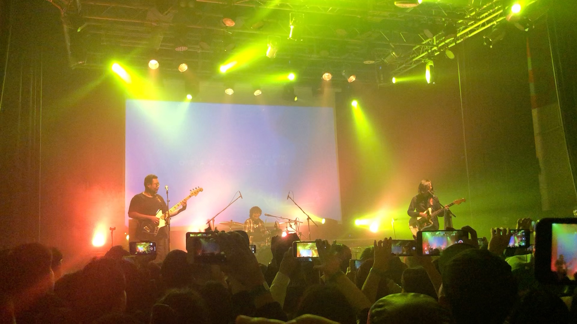 橘子海有暖气现场不愧是和易烊千玺合作的乐队这个冬天太暖了