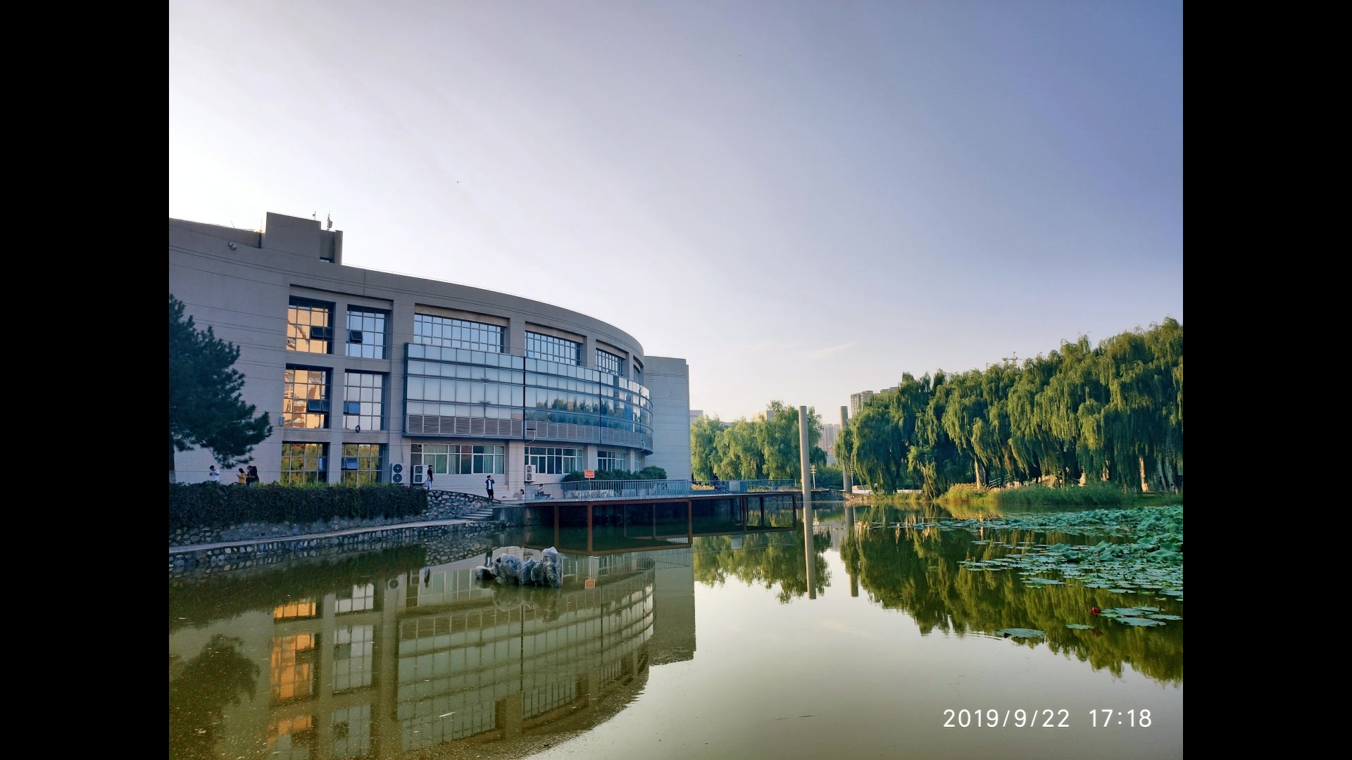 西安邮电大学校区图片