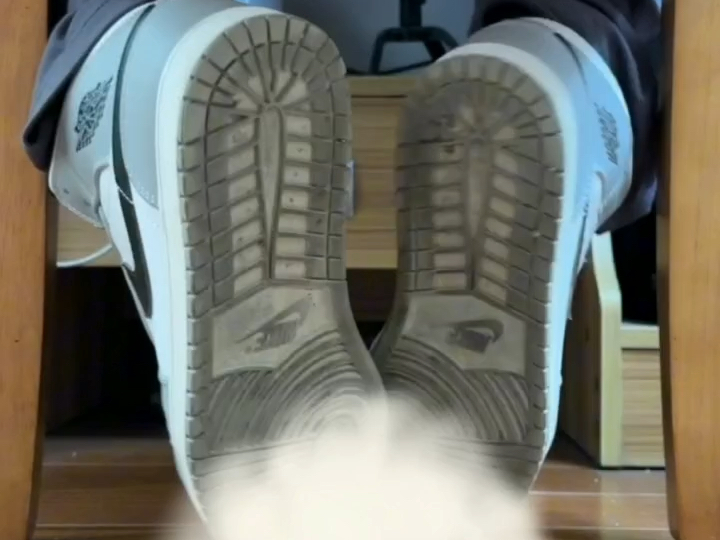 鞋底好容易脏啊
