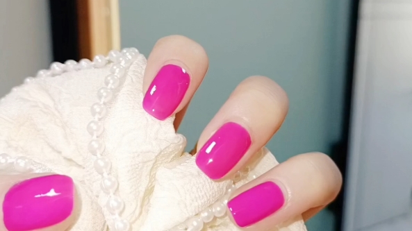 小仙女亮色美甲色号:c023俏玫红